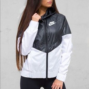 NIKE WINDBREAKER